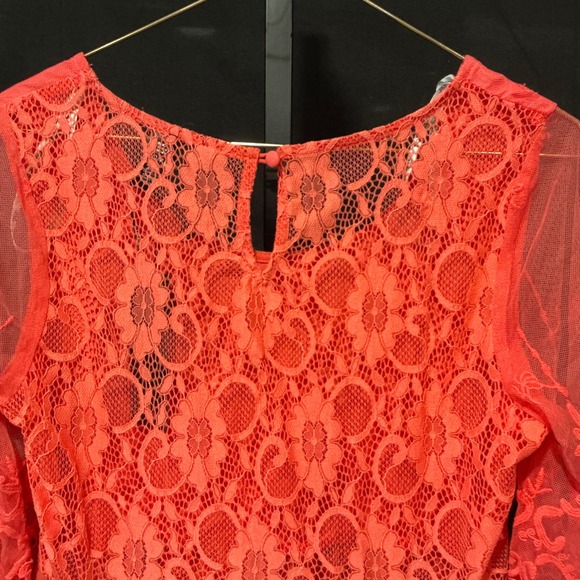 Boutique BKE (Buckle) Coral Lace Overlay High Low Tunic Top Women's Size S *NEW* - Picture 5 of 7